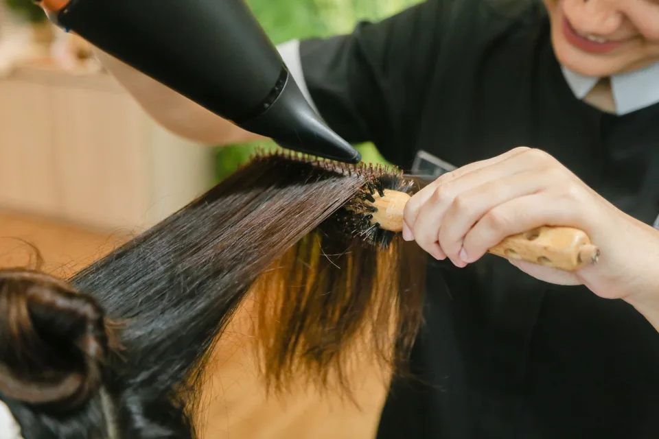 Tiệm tóc đông khách tại Tiệm Tóc Thanh Tâm